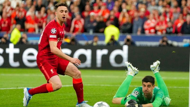 Szomorú hírek érkeztek a Liverpool labdarúgócsapatából: elhunyt Szoboszlai Dominik és Kerkez Milos csapattársa. Az esemény mélyen megrázta a csapatot és a szurkolókat egyaránt, hiszen a közösség tagjai közötti kötelékek erősek. A futballvilág gyászolja a 