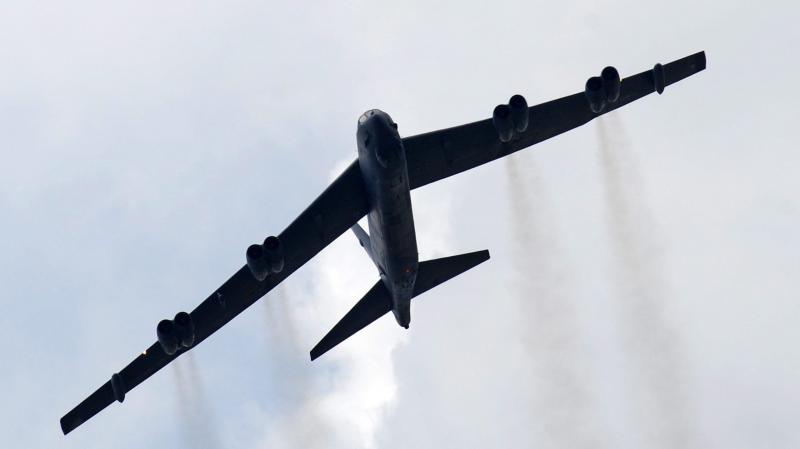 Csupán néhány másodpercen múlott, hogy tragédia történjen: egy utasszállító repülőgép véletlenül találkozott egy katonai bombázóval ugyanabban a légtérben.