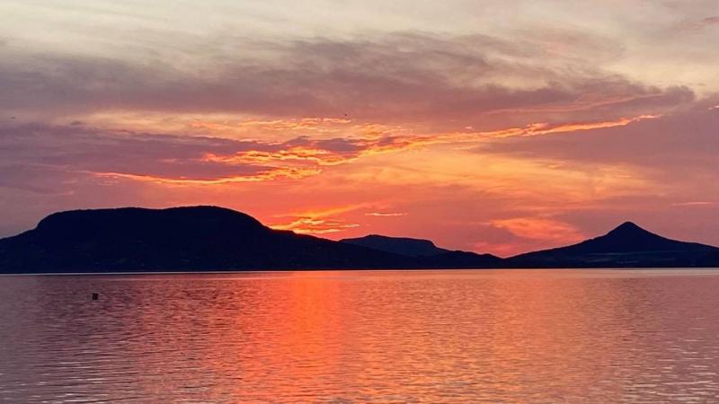 Rejtélyes kaland a Balaton partján - Merülj el a naplemente varázsában!