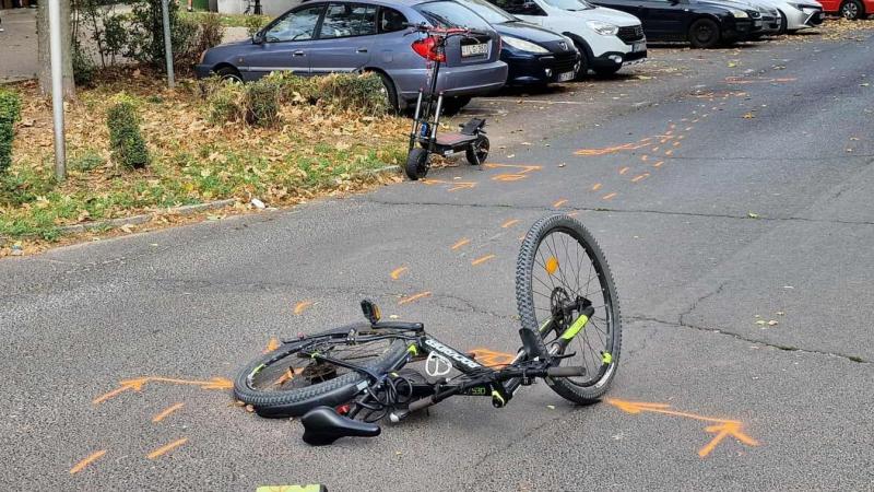 A mentőhelikopter sürgősen a kórház felé vette az irányt, miután egy rollerest szállított, aki egy kerékpárossal ütközött a zebrán.