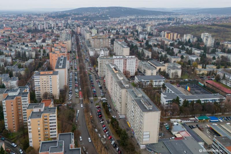 Két évnyi türelmes várakozást követően végre elindul egy rövid, de annál jelentősebb utca építése. | Székelyhon