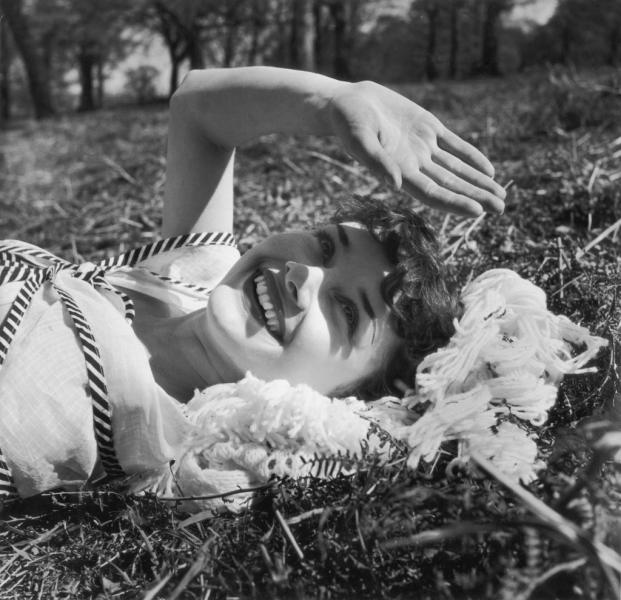 **7 érdekesség Audrey Hepburn születésnapja alkalmából**

Audrey Hepburn, a filmtörténelem egyik legikonikusabb alakja, 1929. május 4-én született Brüsszelben. Születésnapja minden évben emlékeztet minket a tehetségére és a karizmájára. Íme hét érdekesség