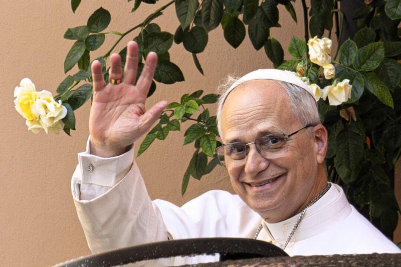 XIV. Leó: A Szentszék kész a béketárgyalások kezdeményezésére

XIV. Leó pápasága alatt a Szentszék aktívan részt vállal a béke előmozdításában, és elkötelezetten törekszik a konfliktusok megoldására. A pápa hangsúlyozza, hogy a párbeszéd és a diplomácia k