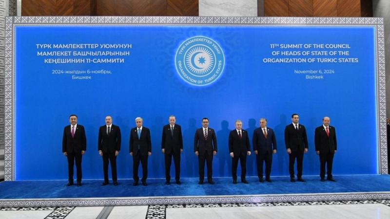 Türk Államok Szervezete: Fokozódó regionális együttműködés új dimenziókban

A Türk Államok Szervezete (TASZ) az utóbbi években egyre inkább a figyelem középpontjába került, mivel tagállamai közötti együttműködés folyamatosan mélyül és szélesedik. A szerve