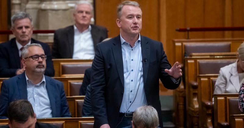 Sebián-Petrovszki László a baloldali értékek képviseletében hangsúlyozza: Egy lépést sem hátrálunk! | Demokrata