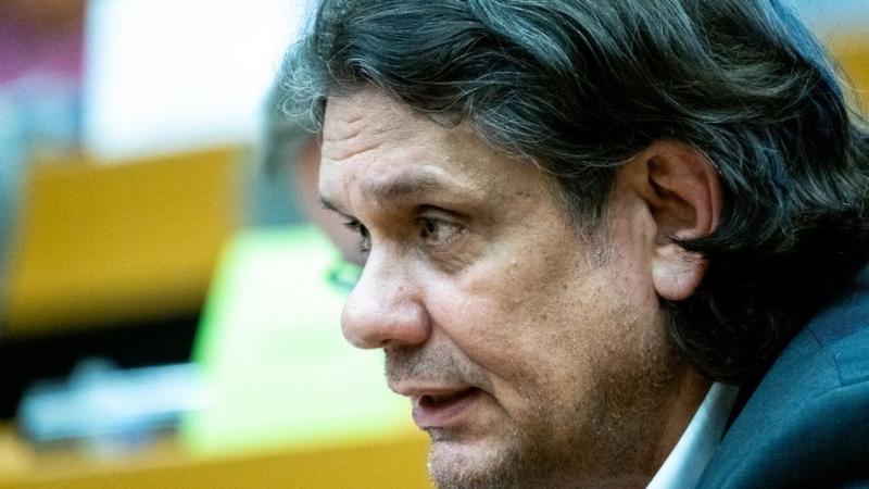 Magyar Péter segítségével a külföldi befolyásszerzés hatékonyabbá válhat. Deutsch Tamás szerint ez a lépés új lehetőségeket nyithat meg a jövőben.