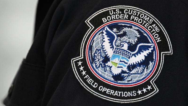 Bűnösnek ismerte el magát az a magyar férfi, akit azzal vádolnak, hogy 200 amerikai katonai rádiót csempészett Oroszország területére.