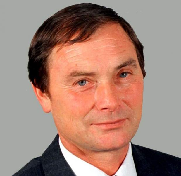 Elhunyt Ján Ľupták, a parlament egykori alelnöke és képviselő, akinek munkássága jelentős hatással volt a politikai életre. Az ő távozása egy újabb nagy veszteség a közélet számára.
