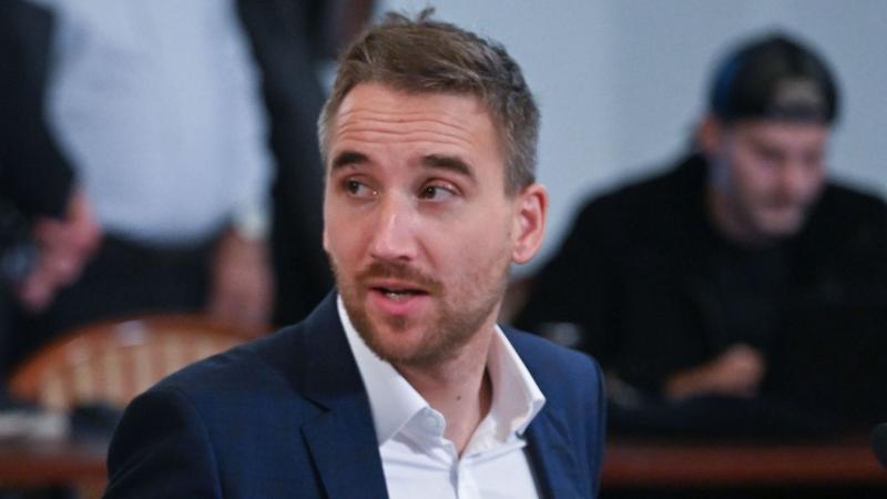 Karácsony Gergely pártja új irányt vesz a politikai tájékozódásában: a Pride események hatására úgy döntöttek, hogy történetük során először önállóan vágnak neki a választásoknak. Ez a lépés a párt felfrissített stratégiájának része, amely a sokszínűség é