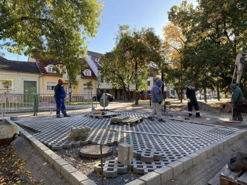 Parkolás Egerben? Csak az lehet a nyertes, aki a városvezetőnek kedves szavakat suttog!