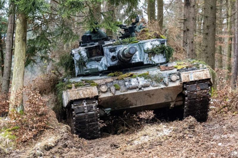 A NATO költségvetése új irányt vesz: a német hadsereg többezer páncélos beszerzését tervezi. A hírek szerint a katonai fejlesztések és modernizációs programok keretében jelentős összegeket fognak fordítani erre a célra, ami komoly hatással lehet a régió v