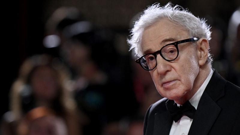 Az ukránok heves kritikával illették Woody Allent, miután a rendező részt vett egy orosz filmfesztiválon. Az esemény körüli feszültség tovább fokozódott, amikor a közönség és a média egyaránt megkérdőjelezte Allen döntését, amely sokak szerint érzéketlen 