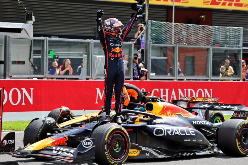 Villeneuve szerint Verstappen kiemelkedő tehetség, de nem sorolja a forma-1 történetének legnagyobb alakjai közé. A kanadai versenyző véleménye szerint Verstappen teljesítménye figyelemre méltó, de a klasszikus nagyokkal való összehasonlításhoz még időre 