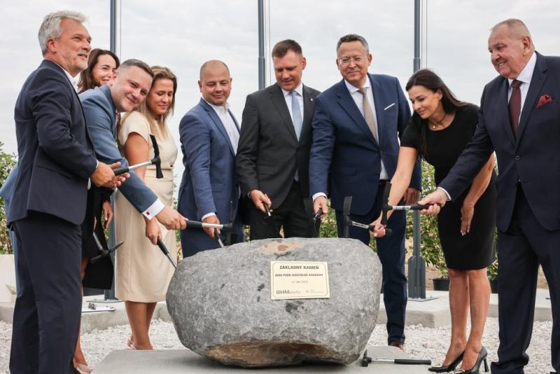 GYORSHÍR: Egyházkarcsán 50 millió eurós befektetés valósul meg, amelyet a Fico-kormány két minisztere is elismeréssel illetett az ipari park kapcsán.