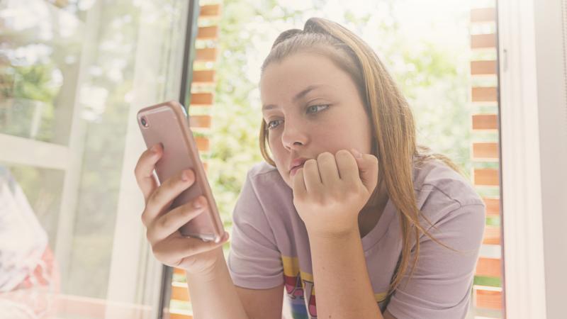 Európában példa nélküli döntés született: egy ország úgy határozott, hogy megtiltja a 16 év alatti fiatalok számára a fél internethez való hozzáférést.