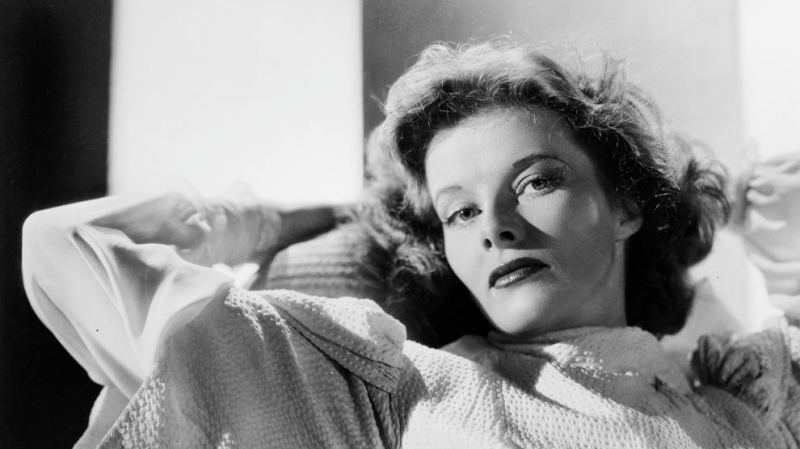 Katherine Hepburn egy különleges kapcsolatban élt egy nővel, akit mélyen szeretett, és akivel osztozott az élet minden örömében és kihívásában.