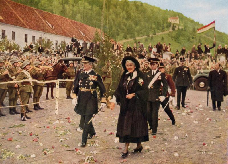 Horthy Miklós kormányzó és felesége, Horthy Magdolna, különleges látogatást tettek Székelyföldön, ahol felfedezték a vidék lenyűgöző tájait és gazdag kulturális örökségét. Az utazás során a házaspár találkozott a helyi közösségekkel, megismerkedett a szék