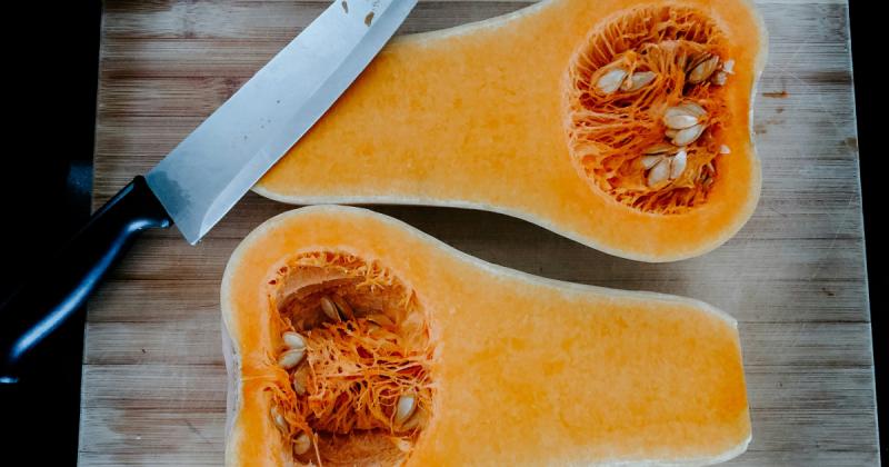 Az ősz narancssárga csillaga: 8 meggyőző érv a sütőtök fogyasztása mellett

1. **Tápanyagokban gazdag**: A sütőtök tele van vitaminokkal és ásványi anyagokkal, mint például A-vitamin, C-vitamin és kálium, amelyek hozzájárulnak az egészséges immunrendszerh