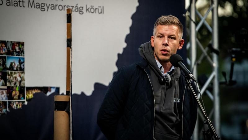 Magyar Péter arra kéri Orbán Viktort, míg Dobrev Klára Pintér Sándort szólítja meg, hogy tisztázzák álláspontjukat a Szőlő utcai üggyel kapcsolatban.