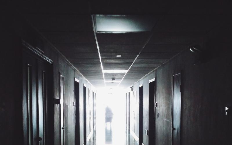 Egy tuberkulózissal diagnosztizált páciens szökött meg a kórházból, és ezzel komoly egészségügyi kockázatot jelenthet a környezetére, mivel bárkit megfertőzhet.